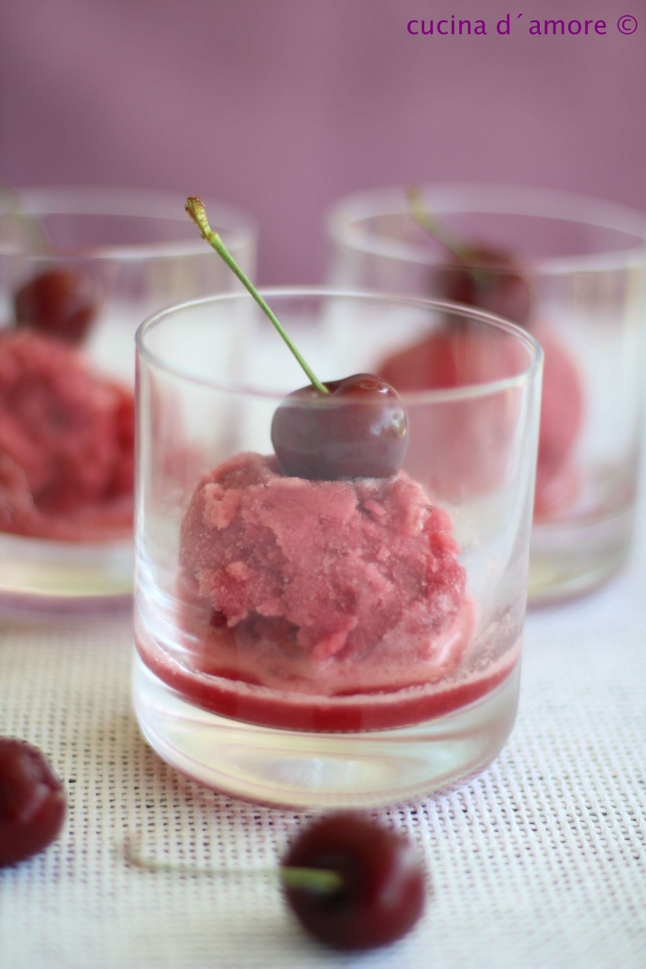 Sorbetto alla ciliegia; Rezept für das erfrischenste Dessert Italiens ... Sorbetto alla ciliegia; Rezept für das erfrischenste Dessert Italiens ...